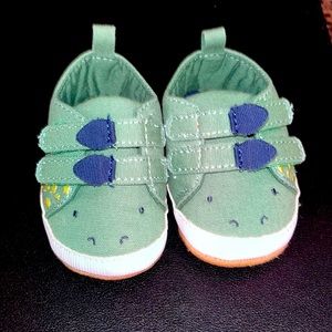 Green dinosaur shoes 0-3 months